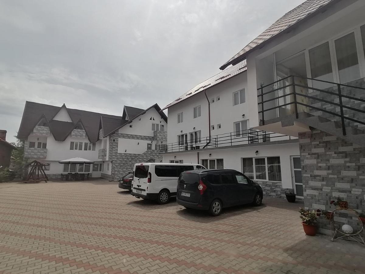 Pensiunea Iuliana Căpăţîneni-Ungureni Dış mekan fotoğraf